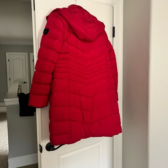 ELORA, beautiful puffer red jacket - Picture 6 of 9